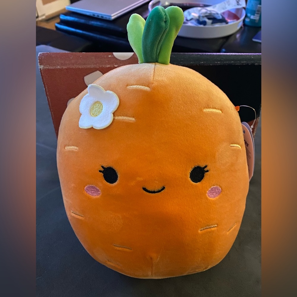 Squishmallows Caroleena the carrot with flower - Picture 1 of 5